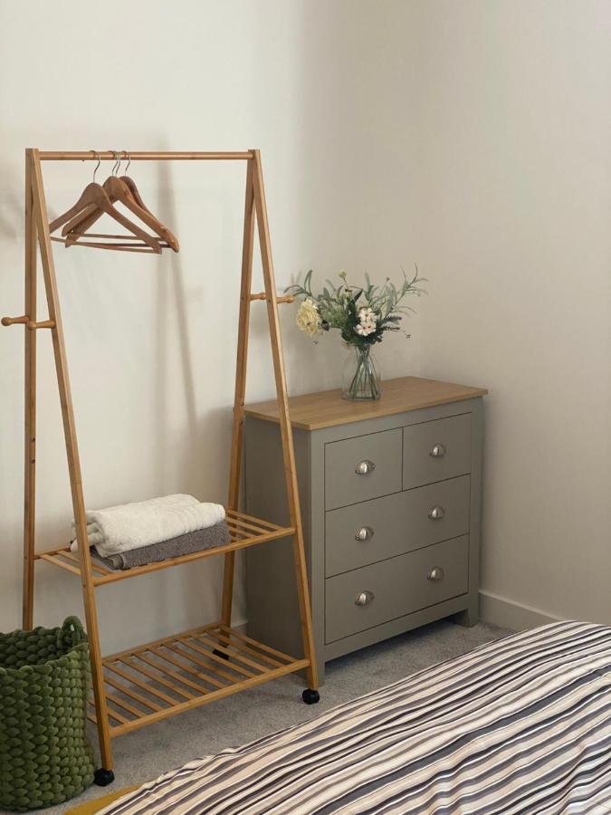 Peterborough Brand New City Center Apartment 2 Bedroom 2 Bath Apartment Free Parking Contractors Welcome Eksteriør bilde