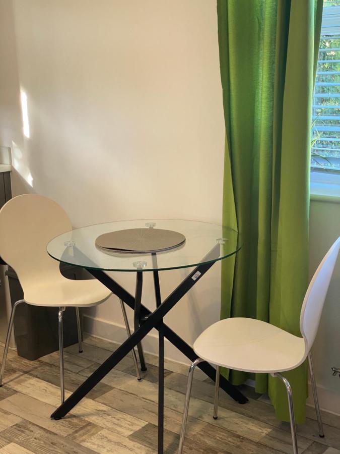 Peterborough Brand New City Center Apartment 2 Bedroom 2 Bath Apartment Free Parking Contractors Welcome Eksteriør bilde