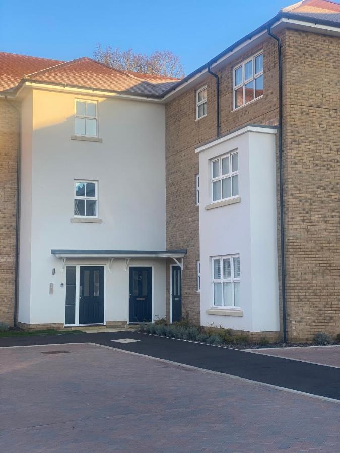 Peterborough Brand New City Center Apartment 2 Bedroom 2 Bath Apartment Free Parking Contractors Welcome Eksteriør bilde